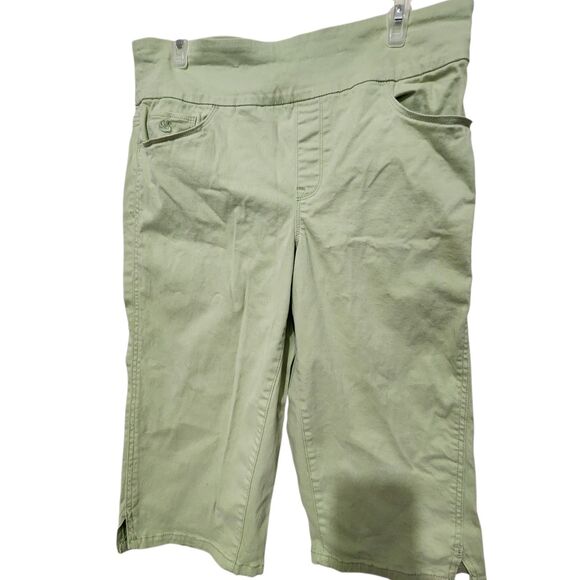Gloria Vanderbilt Denim - Gloria Vanderbilt Capri Size 12 Green Stretch With Pockets.   New